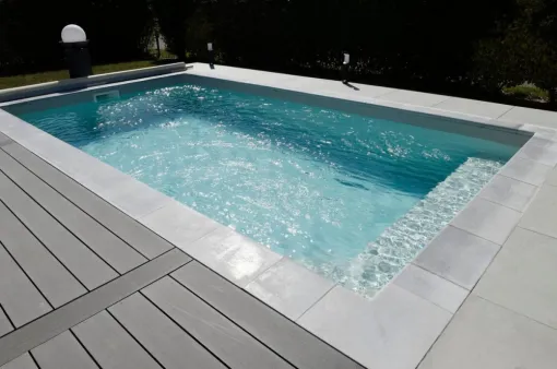 Piscine coque Mediester Futuna de 5 x 2,50 m à Azur, Capbreton, Indigo Piscines