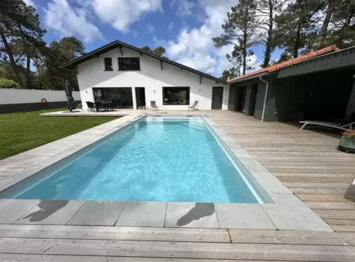 Piscine PALAOS avec plage immergée : une réalisation remarquable à Labenne, Capbreton, Indigo Piscines