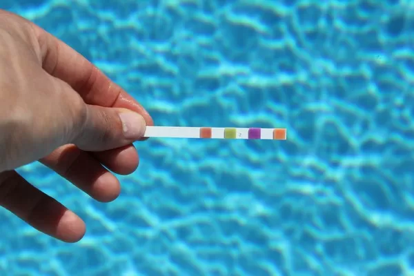 Acheter un pH-mètre pour vérifier le pH de l'eau de ma piscine, Capbreton, Indigo Piscines