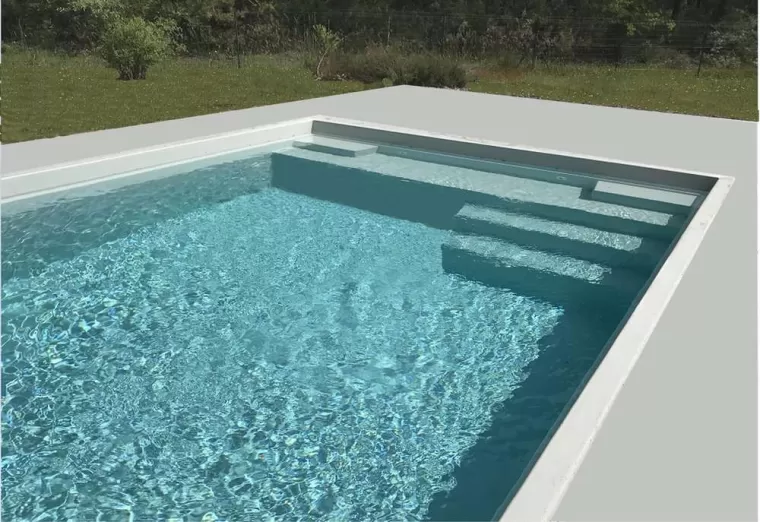 Construire une piscine en coque polyester dans un jardin de 70m², Capbreton, Indigo Piscines