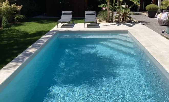 Réalisation d'une piscine coque de 7,00m x 3,25m à Vieux Boucau, Capbreton, Indigo Piscines
