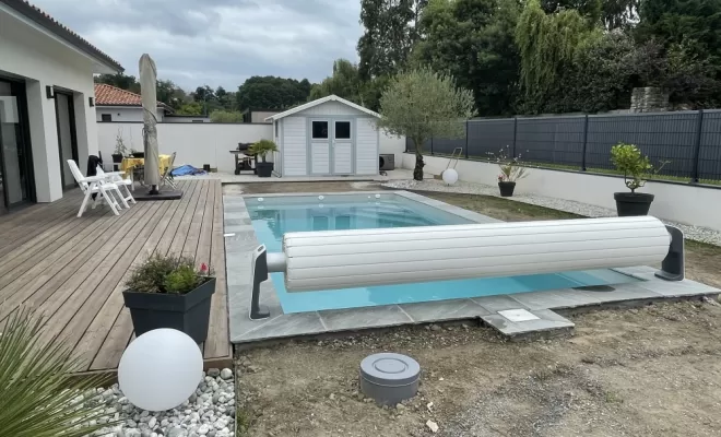 PISCINE BETON AVEC VOLET