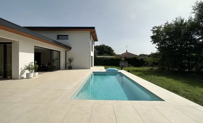 Piscine CAP HORN avec volet immergé