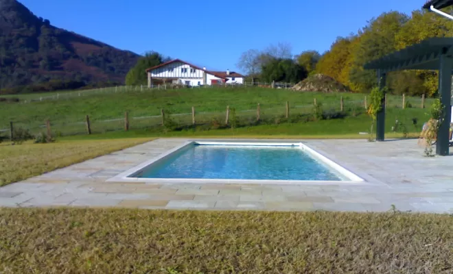 Piscine béton de 10.00 x 4.00 m à Bidart, Capbreton, Indigo Piscines