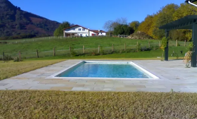 Piscine béton de 10.00 x 4.00 m à Bidart, Capbreton, Indigo Piscines