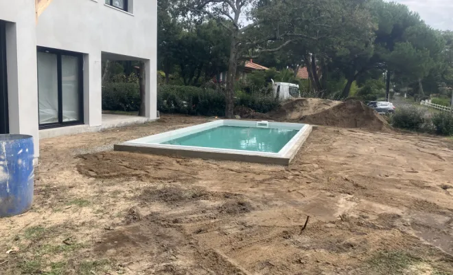 La piscine coque polyester « Cap Vert » s’invite à Tosse, Capbreton, Indigo Piscines