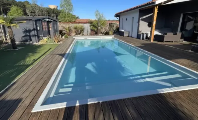 Découvrez la piscine coque Mediester – modèle BERMUDES, installée à Léon , Capbreton, Indigo Piscines
