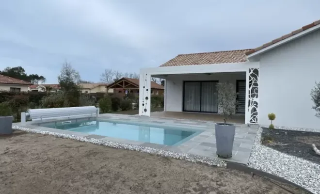 Focus sur cette superbe piscine installée à Léon, Capbreton, Indigo Piscines